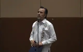 Imagen Se atiende desaparición de maestra en Minatitlán, afirma Cuitláhuac García