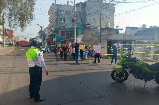 Imagen Manifestantes cierran avenida en Xalapa. Tome precauciones 