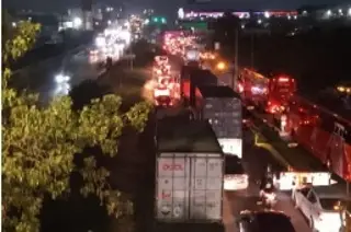 Imagen Se registra caos vial en avenida Rafael Cuervo de Veracruz; es por esta razón 