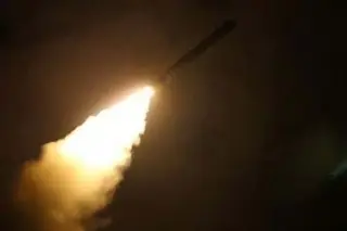 Imagen Israel lanza misiles contra Irán en represalia por ataque, según funcionarios de EU