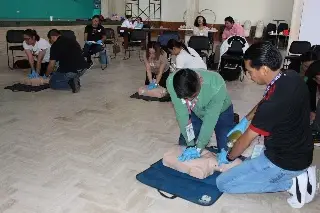 Imagen IMSS capacita a personal médico y de enfermería en Soporte Vital Básico, en Veracruz