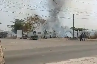 Imagen Incendio de pastizal cerca del Seminario de Veracruz 