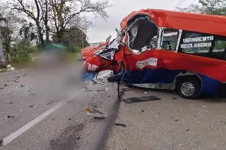 Imagen Deja un muerto y 7 heridos choque de microbus y autobús en carretera Villahermosa-Teapa