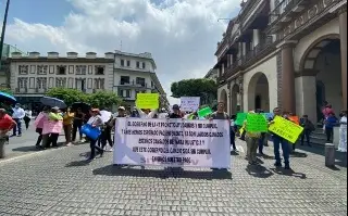 Imagen Extrabajadores del Seguro Popular exigen pago de liquidación pendiente desde el 2018