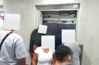Imagen Colapsa elevador del IMSS en Veracruz; personas se quedaron atrapadas 