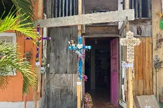 Imagen Exponen más de 20 cruces en callejón Toña la Negra, en Veracruz