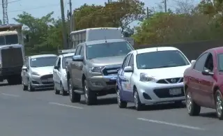 Imagen Reportan hasta 6 kilómetros de fila en autopista de Veracruz; es por esta razón 