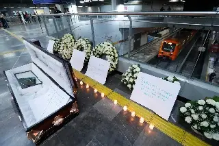 Imagen Con un ataúd, conmemoran los 3 años del colapso del metro que dejó 26 muertos en CMDX