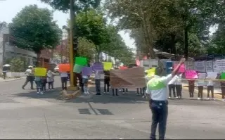 Imagen En sexto día de protesta, padres del CBTIS 13 bloquean calles en Xalapa
