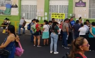 Imagen Toman escuela primaria en Orizaba, Veracruz; esto exigen 