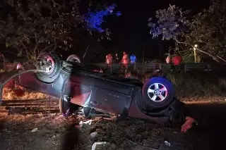 Imagen Camioneta se accidenta en carretera Federal 150 Córdoba- La Tinaja y deja 4 lesionados