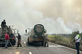 Incendio en Las Matas afectó circulación en carretera al sur de Veracruz
