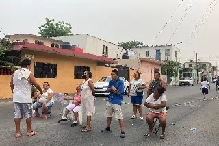 Imagen Bloquean calles por falta de agua en Veracruz, tome vías alternas 
