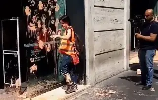 Imagen Activistas climáticos lanzan pintura a tiendas de lujo en Roma
