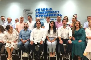 Imagen Empresarios de Veracruz se reúnen con candidatos de oposición a la diputación local