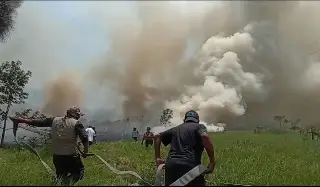 Imagen Quema de basura provoca incendio de pastizal en colonia de Río Blanco, Veracruz 