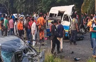 Imagen Deja 12 muertos accidente entre unidad de transporte público y camioneta particular