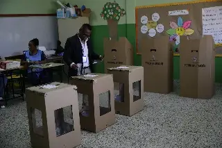 Imagen Inician elecciones legislativas y presidenciales en República Dominicana