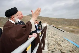 Imagen Líder supremo de Irán llama a la calma ante paradero desconocido del presidente