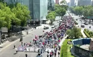 Imagen Integrantes de la CNTE marchan en Reforma e Insurgentes