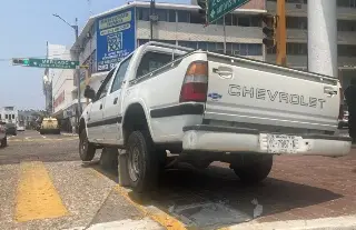 Imagen Queda volando sobre bolardos en centro de Veracruz