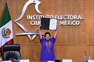 Imagen Clara Brugada recibe constancia de mayoría como jefa de gobierno electa de CDMX