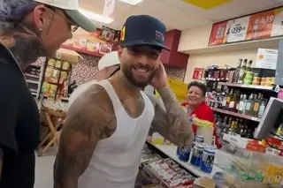 Imagen Maluma va a comprar 'chelas' a tienda de conveniencia en México (+Video)