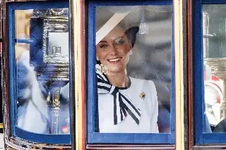 Imagen Sonriente, así reaparece la princesa Kate Middleton mientras sigue su lucha contra el cáncer