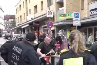 Abaten a hombre armado y bomba molotov en Hamburgo (+Video)