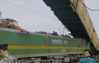 Hay 15 muertos y decenas de heridos por choque de trenes en la India (+Video)