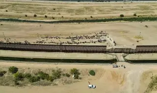 Imagen Disminuyen cruces irregulares en frontera México - EU por tercer mes consecutivo