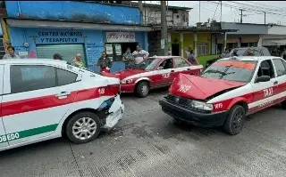 Imagen Dos mujeres lesionadas en choque de dos taxis en Orizaba