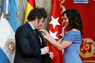 Imagen Milei llega a la sede de Comunidad de Madrid para recibir una medalla