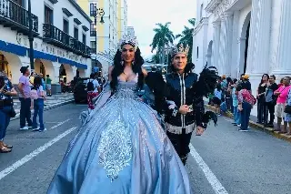 Hacen desfile y coronación de la Corte Real LGBT del Carnaval de Veracruz 