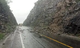 Se registran derrumbes en zona de sierra de Hidalgo