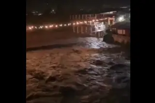 Se desborda el río de “Los Pescados” en Jalcomulco, Veracruz 
