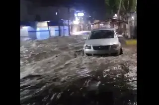 Imagen Hay cierres viales en Actopan por inundación de más de un metro de altura