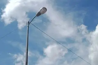 Imagen Pide al Ayuntamiento de Medellín que conecte lámparas de alumbrado público que nunca han funcionado