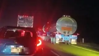 Imagen Reportan hasta 8 kilómetros de fila en autopista de Veracruz