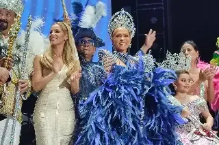 Imagen Coronan a Yuri como Reina del Carnaval de Veracruz 