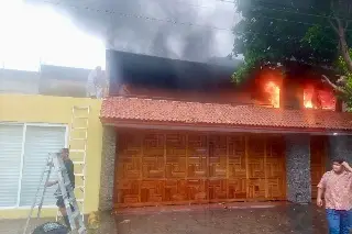Imagen Salvan a adulto mayor de morir en casa incendiada en Veracruz