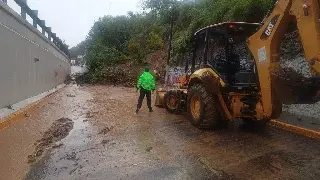 Imagen Deslizamiento bloquea avenida en Xalapa con dirección a Veracruz 