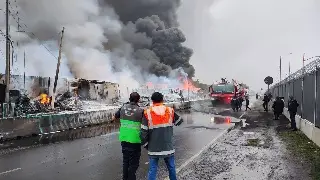 Imagen Fuerte incendio en límites de Nezahualcóyotl y el Aeropuerto de la CDMX
