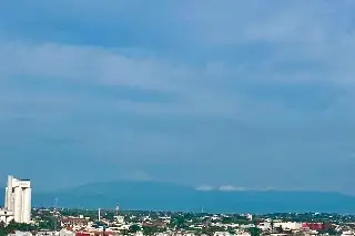 Imagen Los volcanes Pico de Orizaba y Cofre de Perote vistos desde Veracruz (Video)