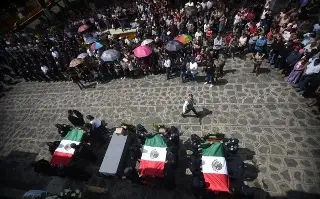 Imagen Tepetlán rinde homenaje a policías fallecidos tras paso de tormenta tropical 'Chris'