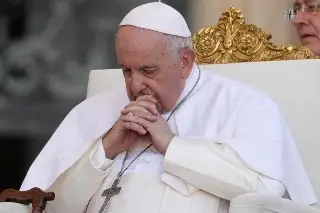Imagen Excomulgan al arzobispo más crítico del Papa Francisco 