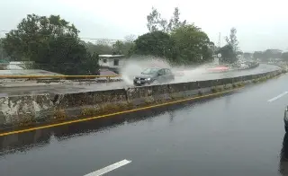 Imagen Peligro en puente Paso del Toro por inundación 