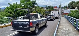 Imagen Joven intenta arrojarse de un puente en Córdoba, Veracruz; ciudadanos lo impiden 
