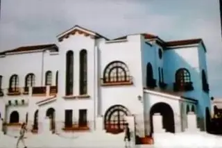 Imagen Derriban joya arquitectónica que fue residencia naval en Veracruz