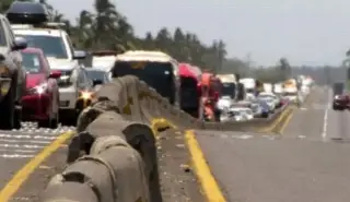 Imagen Se registra cierre total de circulación en carretera de Veracruz 
